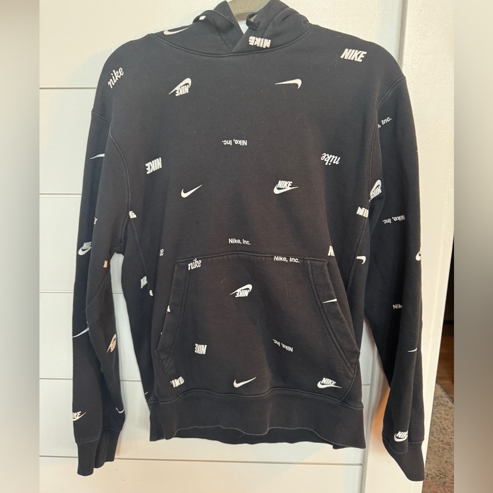 Nike Men's Club Fleece Allover Print Black Hoodie
Size Small - Picture 2 of 6